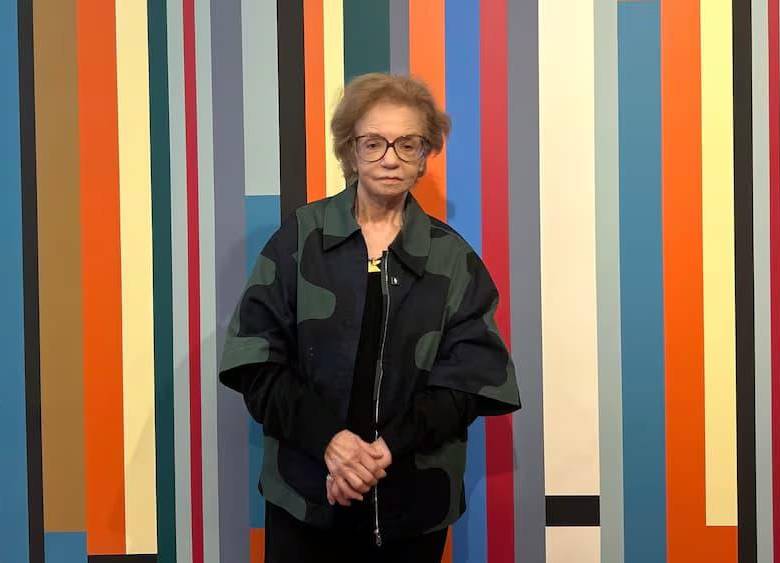 Fanny Sanín, de 87 años, mantiene una disciplina creativa constante y una vida cultural activa, mientras preserva su vínculo con Colombia a través de su obra y la donación de algunas de sus piezas. FOTO: Ana Vidal Egea.