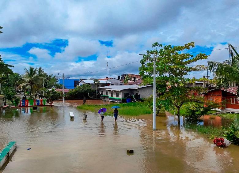 En Vigía del Fuerte y Murindó llevan dos semanas inundados; habitantes claman por apoyo
