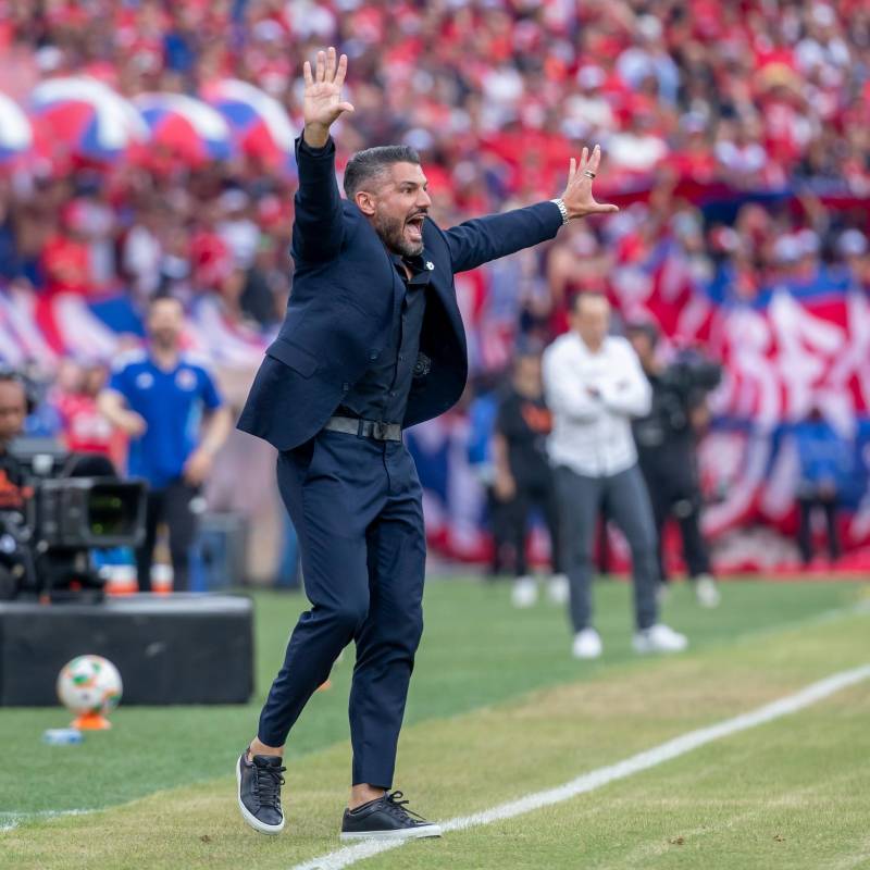 Javier Gandolfi ayer durante el clásico. FOTO: Juan Antonio Sánchez