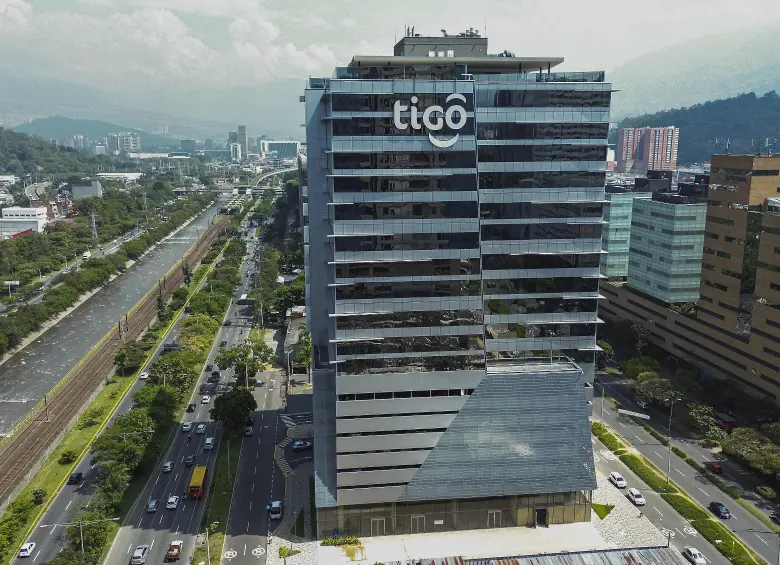 Instalaciones de Tigo en Medellín, en el sector de Cuidad del Río. FOTO: Manuel Saldarriaga Quintero