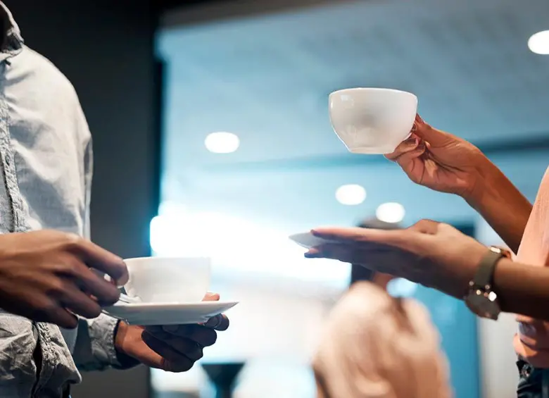 La prueba del café es una técnica para evaluar a los candidados en una entrevista de trabajo. FOTO: GETTY