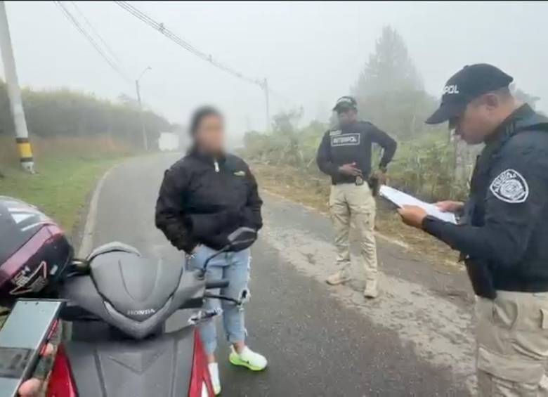 Las exigencias extorsivas oscilaban entre las 85.000 y 90.000 coronas suecas, lo que equivale aproximadamente a 34 o 36 millones de pesos colombianos por víctima. Foto: Cortesía Policía