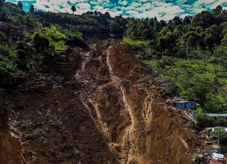 Más de 30 casas fueron arrasadas en Granizal, todavía hay ocho personas bajo tierra. FOTO: CAMILO SUÁREZ