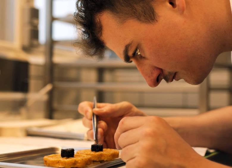 La serie Knife Edge: Chasing Michelin Stars recorre 19 restaurantes. FOTO Apple TV+