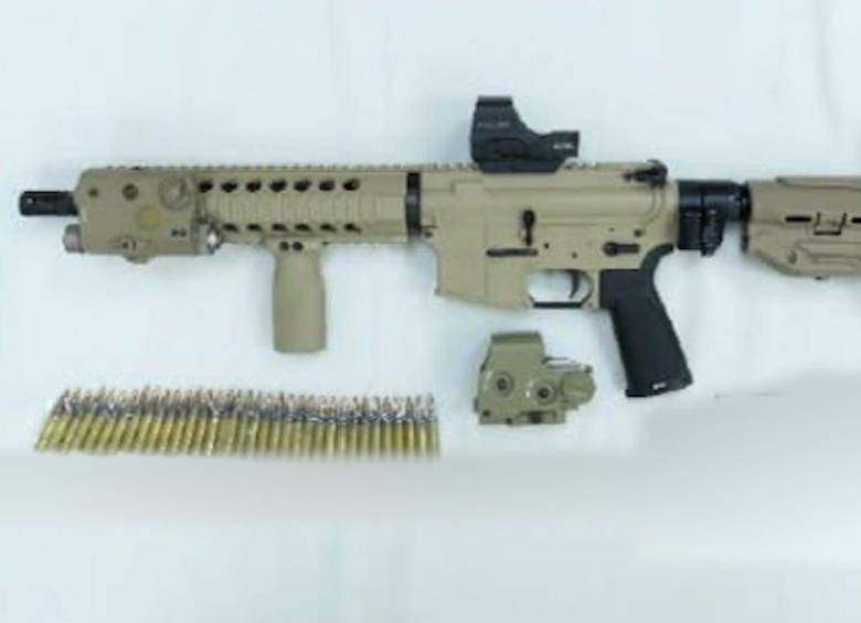 Armas en la vivienda de Wendy Jeanette Durán Bocanegra. FOTO: Fiscalía General de la Nación