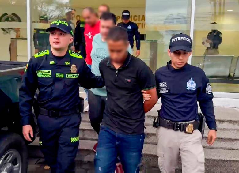 Las cinco personas capturadas en Colombia fueron identificadas con los alias de La Lesbi, “Esteban”, “Liheney”, “Estiwar” y “Jorge”. FOTO: Policía