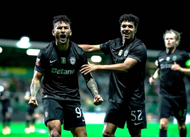 El colombiano Luis Javier Suárez (#9) marcó para el Sporting en la victoria 0-3 como visitantes ante Tondela, en la Liga de Portugal. FOTO TOMADA X @SportingCP
