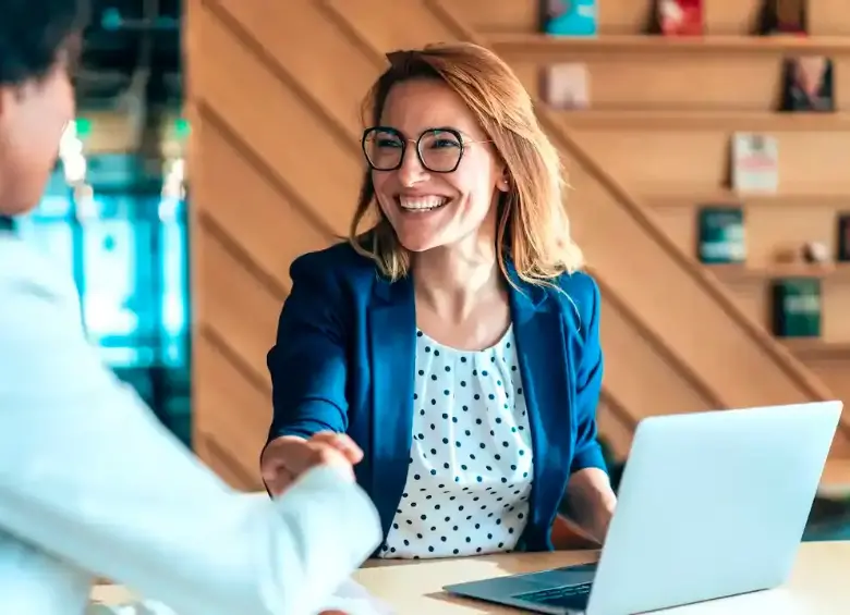 Del total de ofertas 148 son en modalidad híbrida y unas 40 en remoto, lo que abre la posibilidad de acceder a trabajos con mayor flexibilidad. FOTO: GETTY