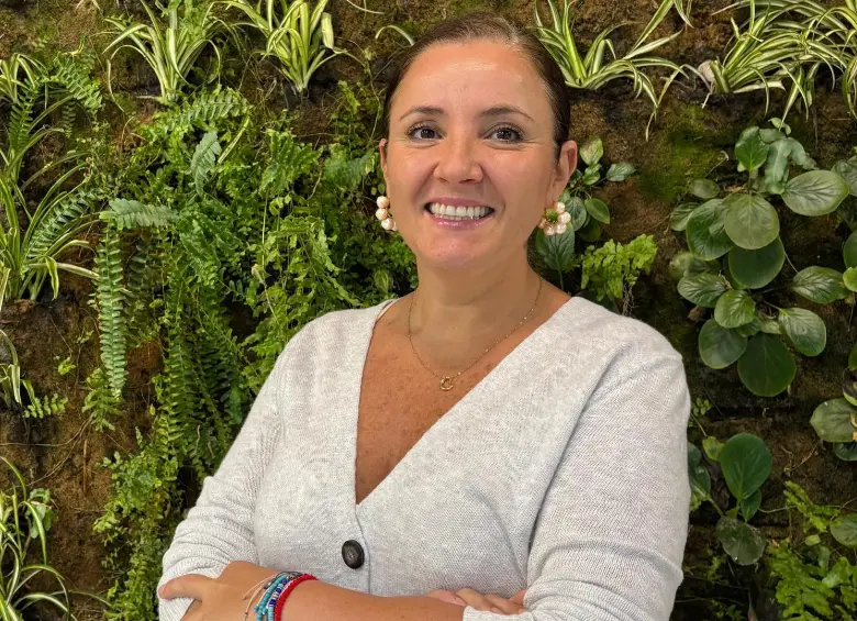 “Estamos resolviendo una deuda técnica de más de 15 años con migración a la nube, automatización y sistemas más eficientes”, comentó a EL COLOMBIANO Diana María Ochoa, subsecretaria de Ciudad Inteligente. FOTO cortesía