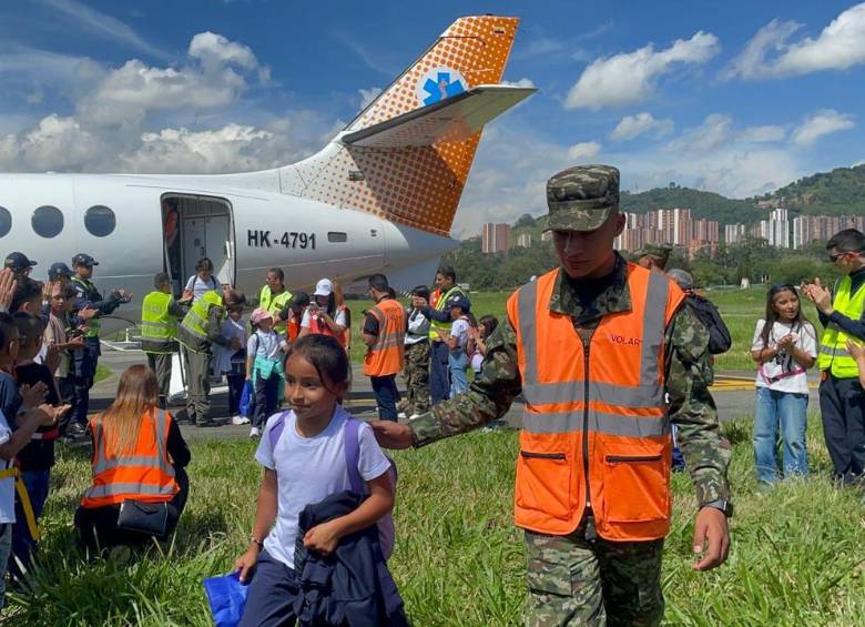 Los pequeños luego del recorrido aéreo. FOTO: Cortesía.