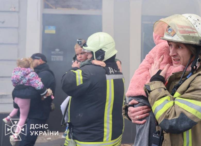 Los más de 40 niños de un jardín infantil en Járkov lograron ser rescatados. FOTO: X DE VOLODOMIR ZELENSKY  Los más de 40 niños de un jardín infantil en Járkov lograron ser rescatados. FOTO: X DE VOLODOMIR ZELENSKY