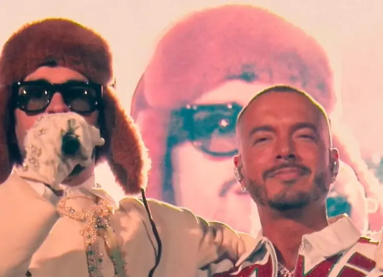 Bad Bunny y J Balvin cantaron La canción y Qué pretendes en México. FOTO: Cortesía
