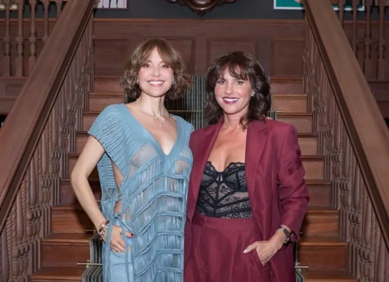 Carolina Gómez y Paola Turbay fueron virreinas de universales de belleza. FOTO: Cortesía Caracol Televisión