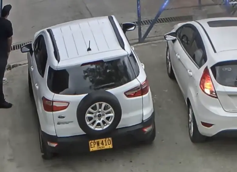 Camioneta Ford EcoSport registrada como vehículo oficial vinculado al Inpec. Foto: captura de video