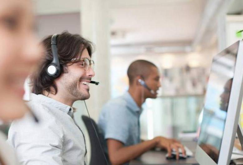 El sector BPO emplea a más de 700.000 personas en Colombia y se mantiene como una puerta de entrada laboral para jóvenes y recién graduados. FOTO: GETTY