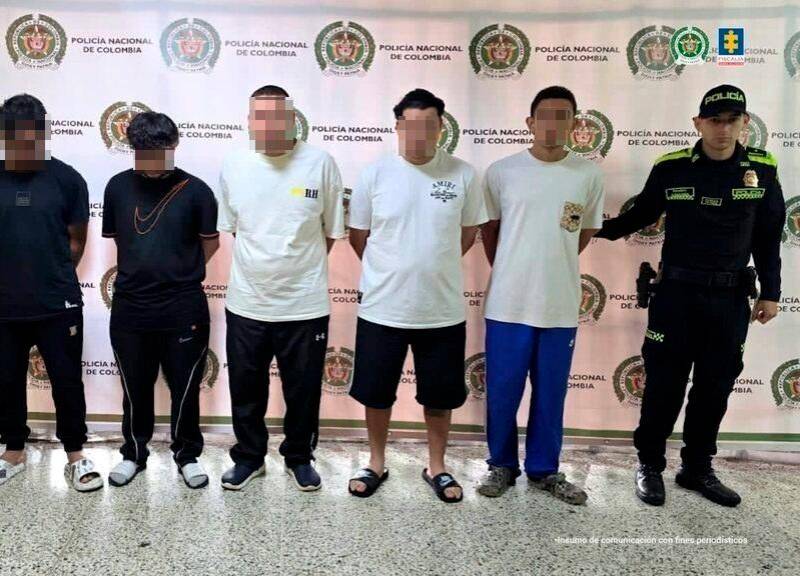 Los cinco capturados fueron presentados ante un juez que les dictó medida de aseguramiento en centro carcelario. FOTO Cortesía Fiscalía