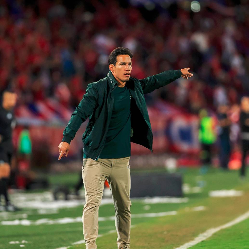 El técnico Diego Arias durante el clásico frente al Medellín. FOTO CAMILO SUÁREZ El técnico Diego Arias durante el clásico frente al Medellín. FOTO CAMILO SUÁREZ