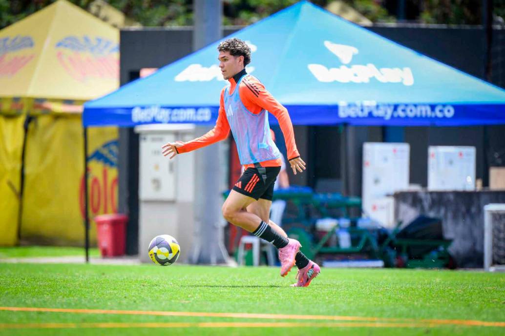 El delantero Santiago Londoño de Envigado FC es uno de los jugadores paisas que hacen parte de la Selección Colombia Sub 17 que disputará el Mundial en Qatar. FOTO CORTESÍA FCF El delantero Santiago Londoño de Envigado FC es uno de los jugadores paisas que hacen parte de la Selección Colombia Sub 17 que disputará el Mundial en Qatar. FOTO CORTESÍA FCF