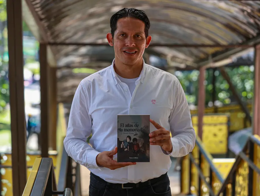Mauricio Vanegas Gil fundó dos talleres literarios y ahora es el jefe de la editorial universitaria ITM. FOTO MANUEL SALDARRIAGA