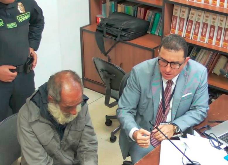 William de Jesús Cadavid, de 67 años, es procesado por el homicidio de Esteban Yepes Palacios, de 19 años, en hechos ocurridos el pasado lunes en Itagüí. FOTO: Captura de video