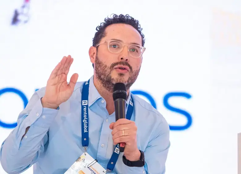 Andrés Velasco, presidente de Asofondos, advierte que limitar inversiones en el exterior afectaría la rentabilidad de los ahorros pensionales de los colombianos. Foto: Asofondos