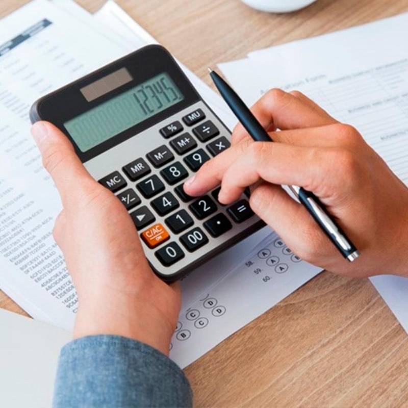 Muchas familias cumplen con sus deudas, pero cada vez con menos margen para otros gastos. FOTO: CORTESÍA Crowe Co