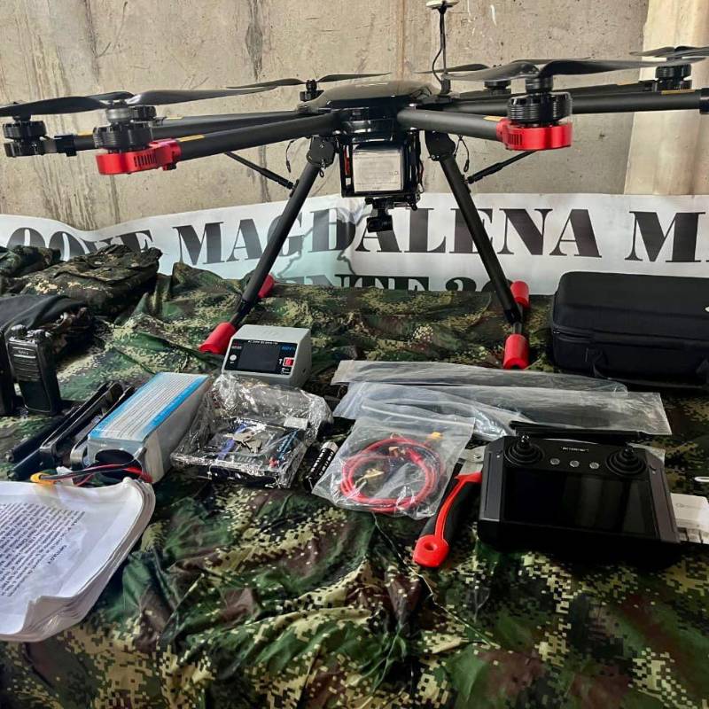 Este es el tipo de drones que usan las disidencias de las Farc para atacar a los militares y demás enemigos en los combates en las zonas rurales. FOTO: Cortesía