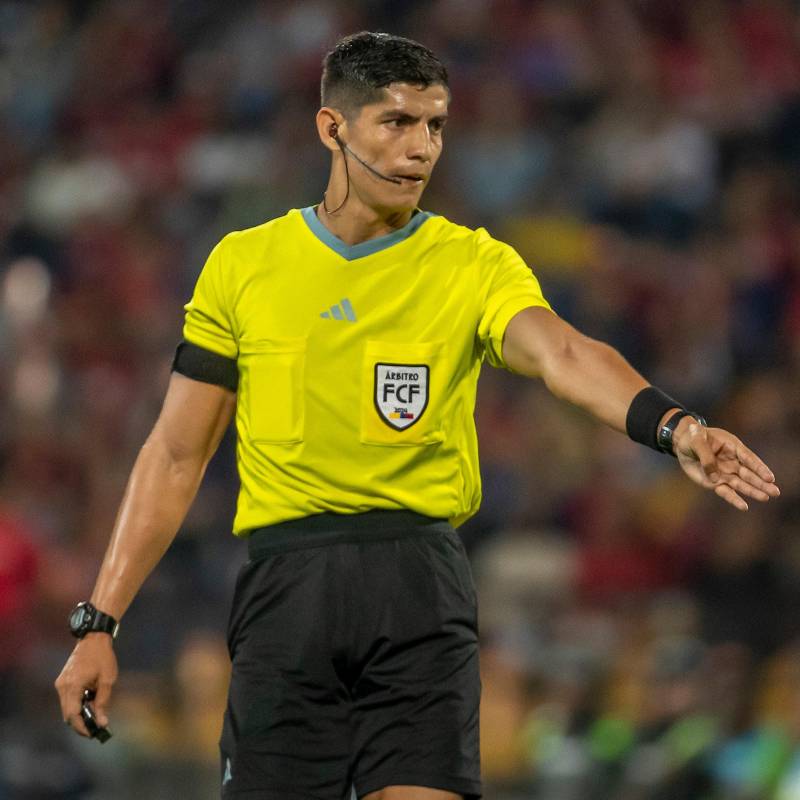 El central José Ortiz de Norte de Santander está en el ojo del huracán por las fallas arbitrales que presentó en el duelo entre Junior y Deportivo Cali en el Romelio Martínez de Barranquilla. FOTO JUAN ANTONIO SÁNCHEZ 