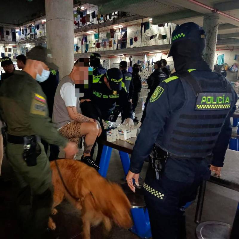Entre la Policía y la Fiscalía allanaron el patio 2 de El Pedregal, donde hicieron el hallazgo del “call center” para extorsionar. FOTO: ALCALDÍA DE MEDELLÍN