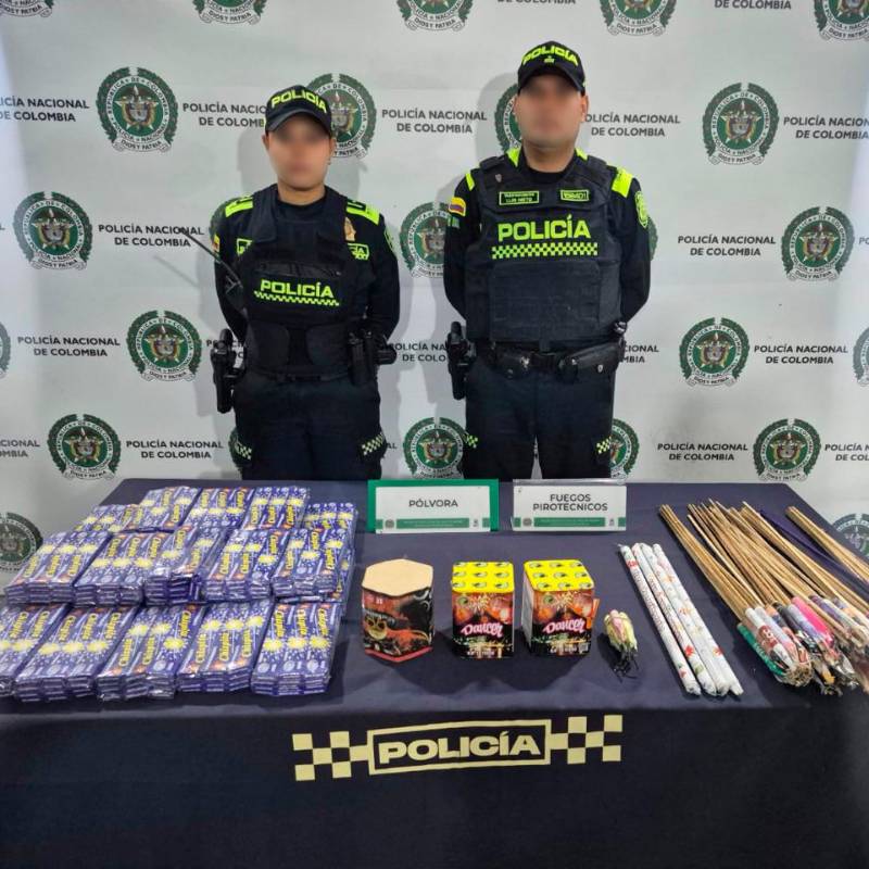 Entre la pólvora decomisada hay una buena cantidad de chispitas y voladores. FOTO: Cortesía Alcaldía de Bello