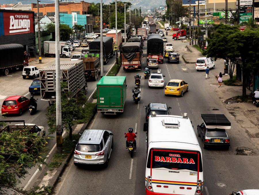 Los infractores de la medida podrían recibir multas de hasta 15 salarios mínimos diarios y hasta la inmovilización de sus vehículos. FOTO: CAMILO SUÁREZ ECHEVERRY