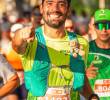 Mauro no corre solo. Corre con el osito que le dejó su hijo fallecido Tomás. Foto: Cortesía.