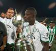 Marlos Moreno besando el trofeo de la Copa Libertadores de 2016. FOTO JUAN ANTONIO SÁNCHEZ