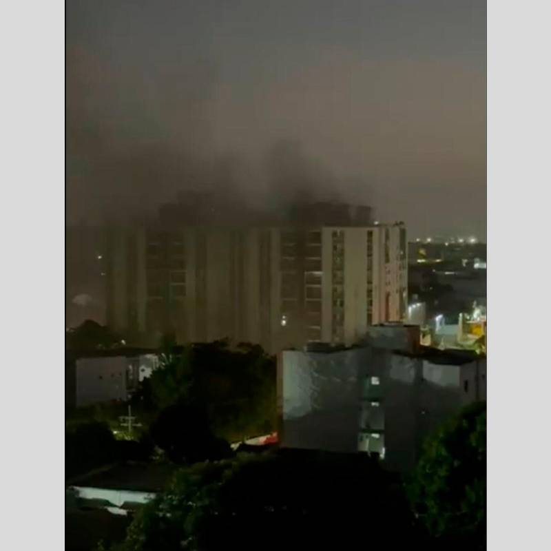 El incendio se presentó en el conjunto residencial Flores de Recreo de Barranquilla. FOTO CAPTURA DE VIDEO