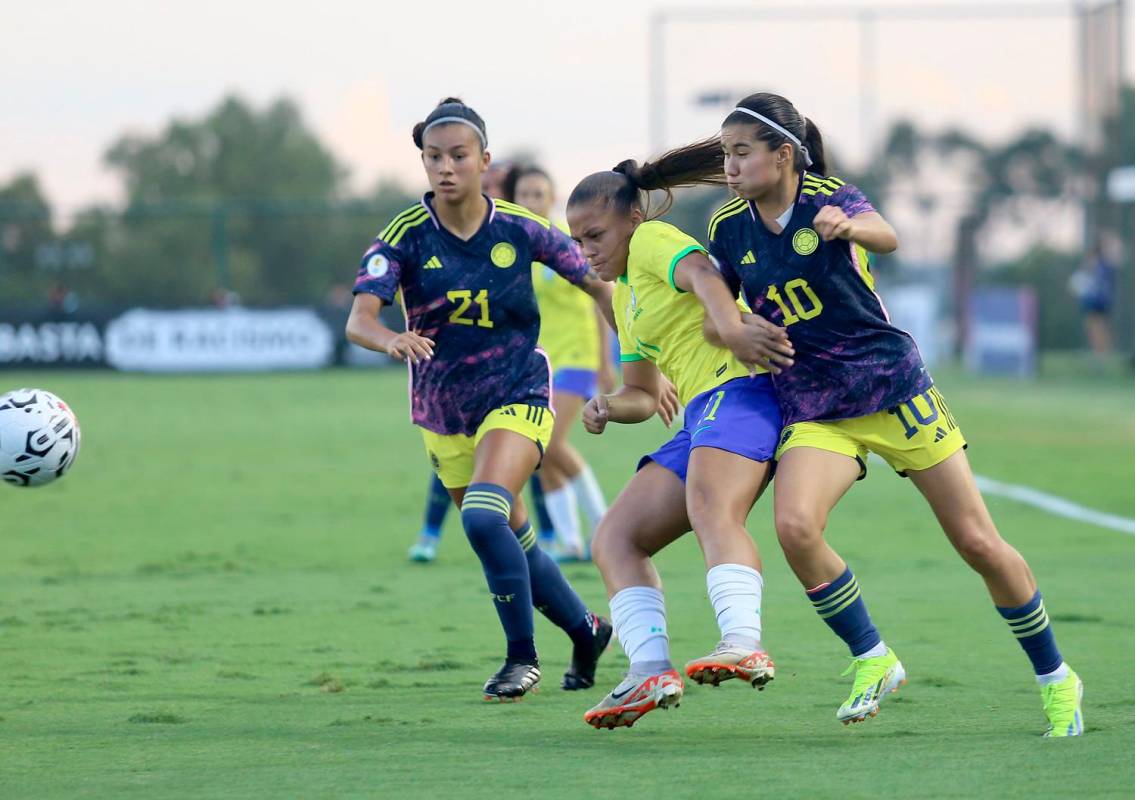Colombia y Brasil se enfrentaron por segunda vez en el Sudamericano Sub-17 femenino que se está llevando a cabo en territorio paraguayo y que dará tres cupos al Mundial de la República Dominicana. Foto: Conmebol