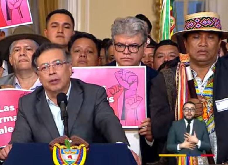 El presidente Gustavo Petro en una alocución donde anuncia las movilizaciones para promover la consulta popular. Foto: captura de pantalla