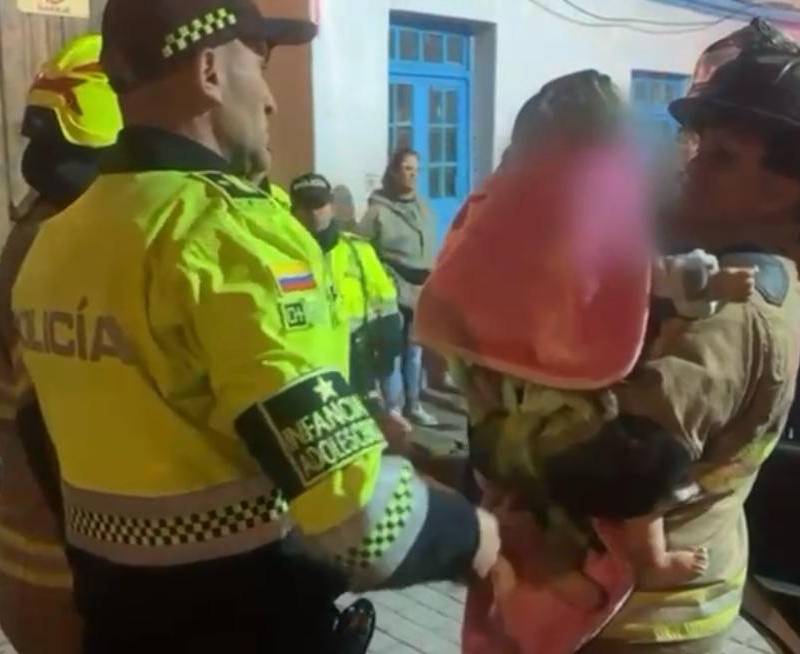 Las autoridades tuvieron que intervenir luego de que los padres de un menor dejaran a su bebé solo dentro de un vehículo en Bogotá. FOTO: ALCALDÍA DE BOGOTÁ