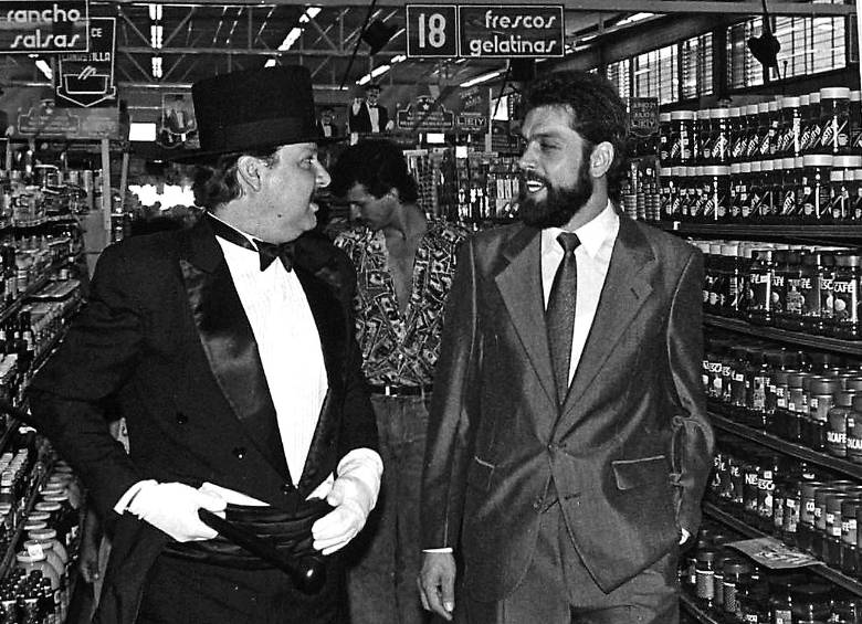 Don Julio, personaje tradicional que visitaba las tiendas con descuentos, en una sede de Almacenes Ley. FOTO<b> Jorge Luis Pavón Guzmán</b> Don Julio, personaje tradicional que visitaba las tiendas con descuentos, en una sede de Almacenes Ley. FOTO<b> Jorge Luis Pavón Guzmán</b>