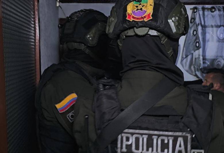 La policía capturó a nueve miembros de la banda criminal en Bogotá, mientras esperan capturar a otras 16 personas en simultáneo en otras ciudades del país como Medellín. FOTO: Policía Metropolitana de Bogotá