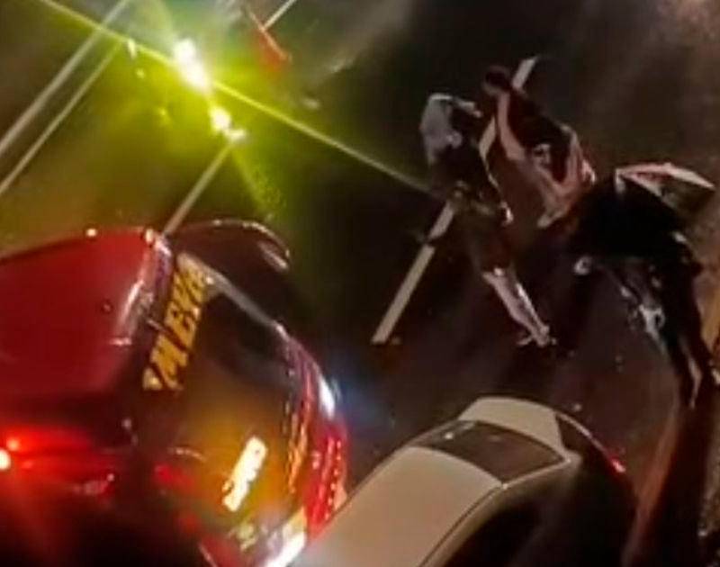 Tractomula, bus y carro particular se chocaron en vía de Girardota