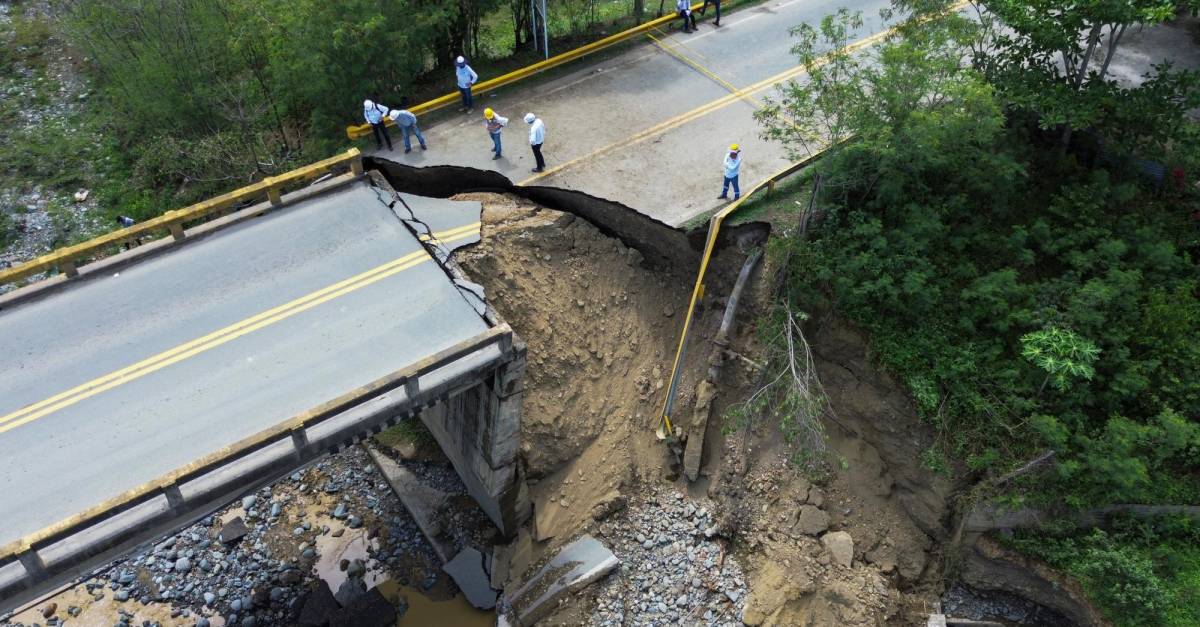 En Fotos Eval An Instalaci N De Puente Militar Tras Emergencia En El