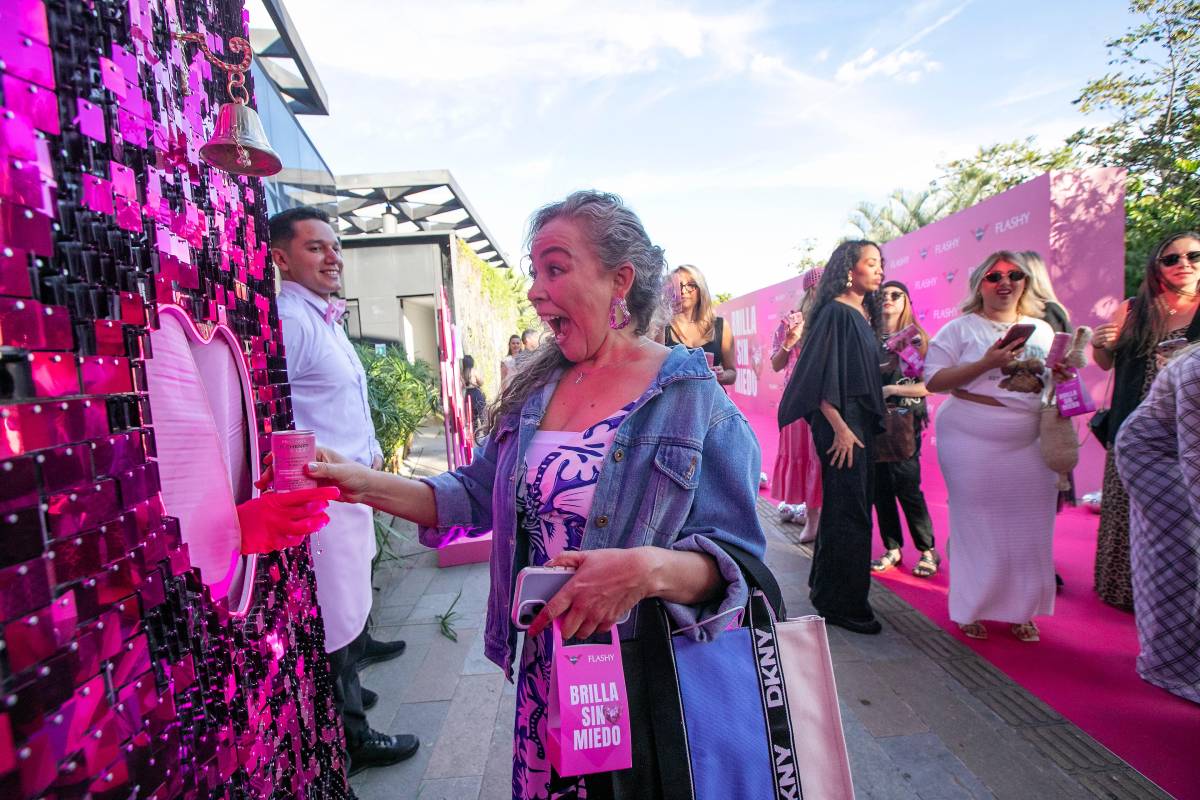 Previo a la pasarela las visitantes pasaban por zonas experienciales que enmarcaron el propósito del desfile, generando una conexión directa con el público. FOTO Esneyder Gutiérrez