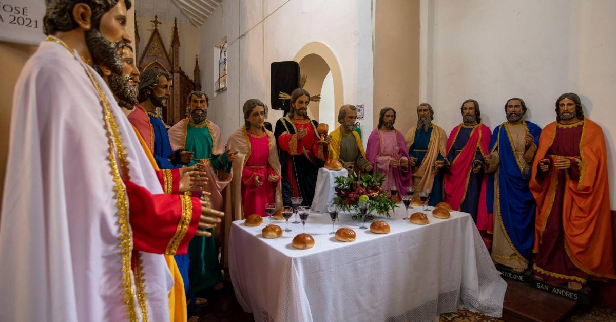 Los significados del jueves santo día de la cena de Jesucristo con sus