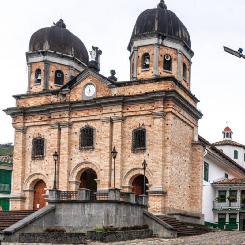 La Iglesia de Nuestra Señora de la Inmaculada Concepción es el templo protagonista de una demanada contra Dios y las ánimas del purgatorio. FOTO: Gobernación de Antioquia 