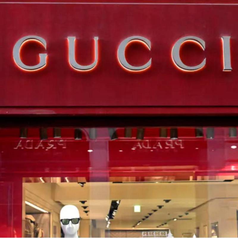 Gucci es una de las marcas de lujo investigadas por subcontratación de mano de obra china en condiciones precarias. FOTO: AFP