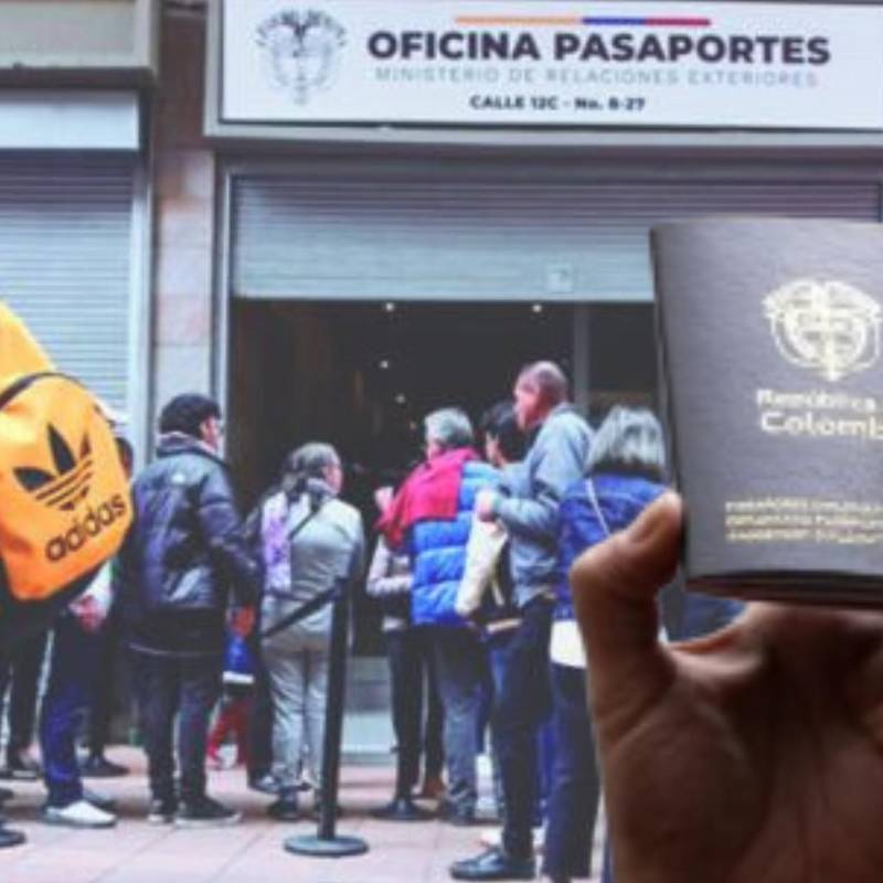 En la Oficina de Pasaportes de Bogotá se presentaron ayer múltiples filas de personas confundidas por la situación. La Cancillería indicó que al parecer fue un ataque cibernético el causante de la falla. FOTO COLPRENSA