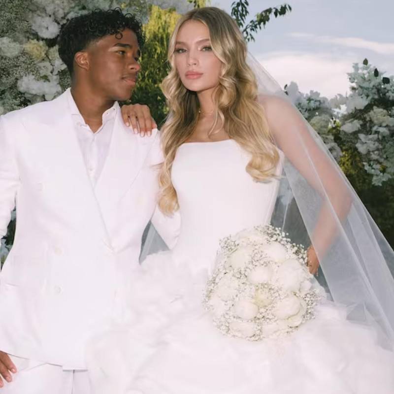 Endrick y Gabriely celebraron una elegante fiesta en una finca con lago en la que estuvieron acompañados por sus seres queridos más cercanos. FOTO: Redes sociales Endrick