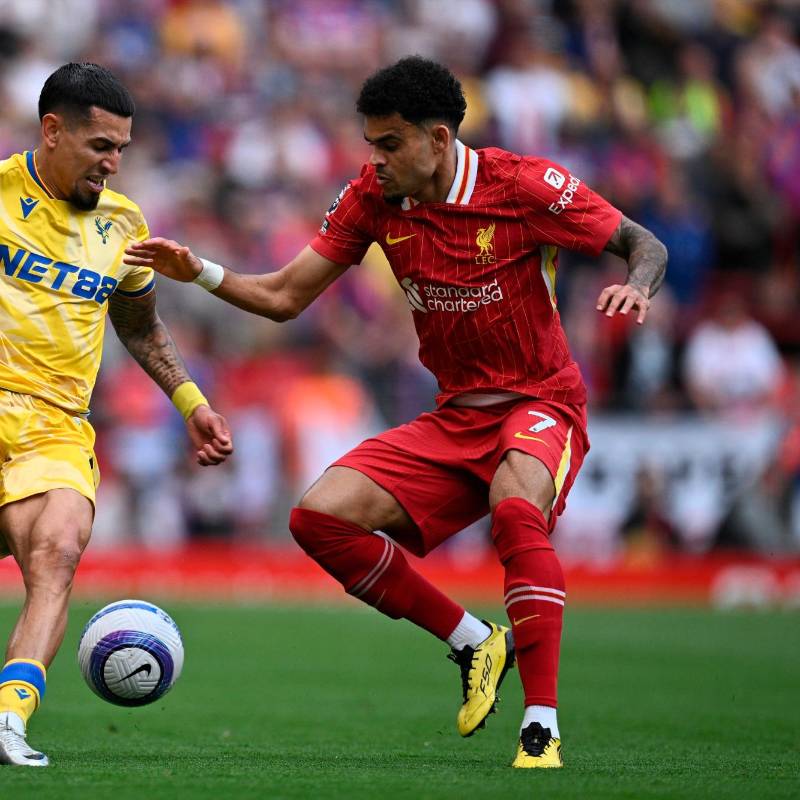 Daniel Muñoz y Luis Díaz podrían ser compañeros en Liverpool en la próxima temporada, de acuerdo con lo que especula la prensa inglesa. FOTO: GETTY