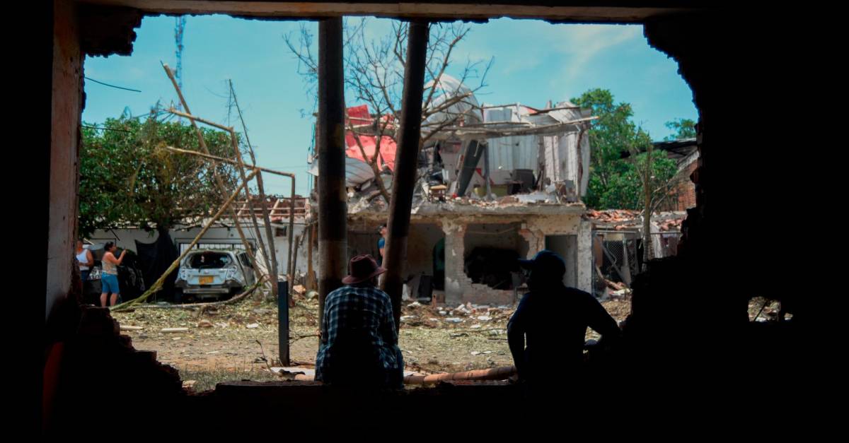 Atentados dejaron sin luz a más de 30 000 familias