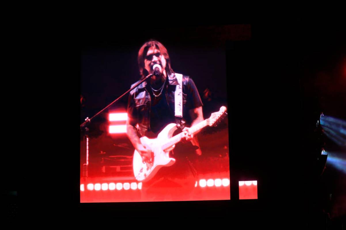 Juanes está celebrando este sábado 9 de agosto su cumpleaños 53 cantando en vivo, en su casa, en la Feria de las Flores. FOTO Esneyder Gutiérrez